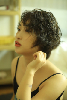 女保险公司销售员3